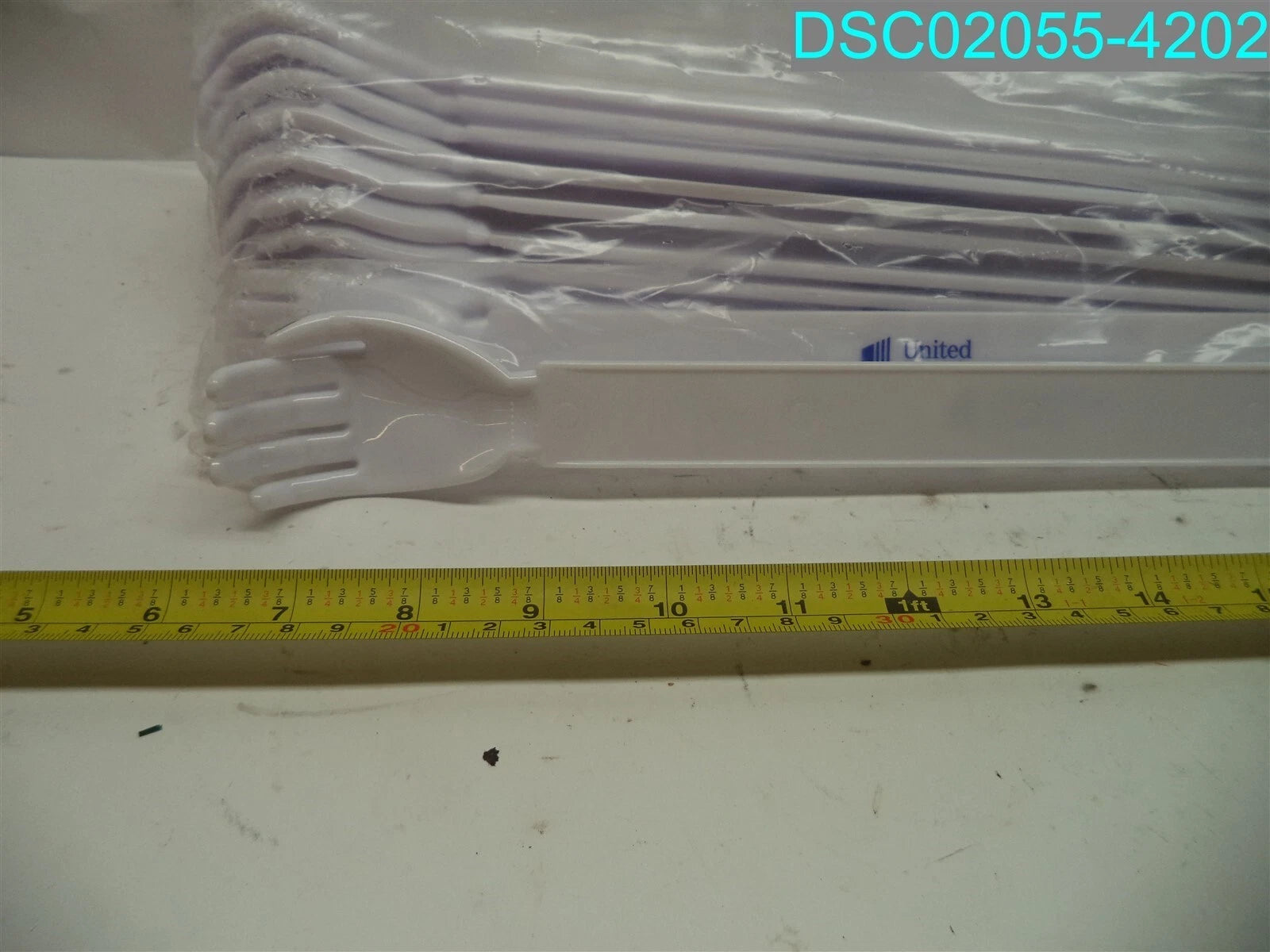 QTY=19: White United Healthcare Shoe Horn & Back Scratcher